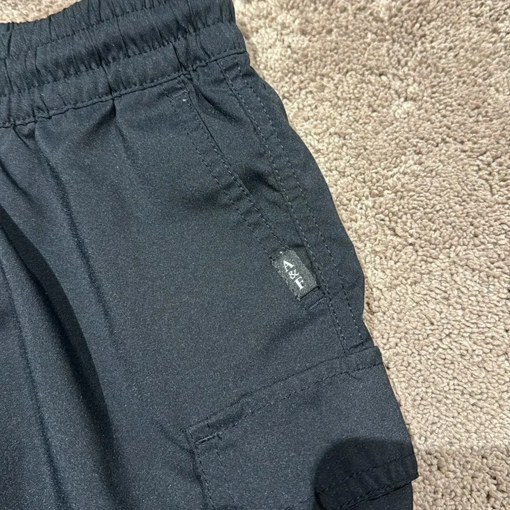 Abercrombie and fitch boys cargo shorts! Lightweight material! Pull on 7/8